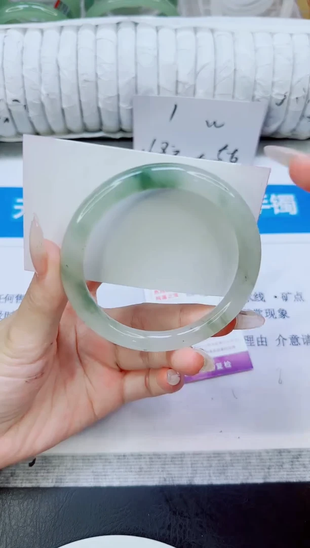 未镶嵌手镯石英质玉73/60.7