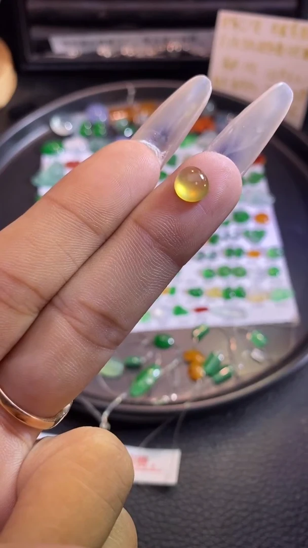 翡翠挂件未镶嵌蛋面