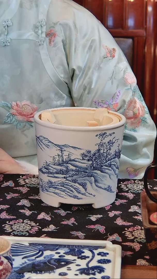 手绘山水白泥炉。。。。。。。。。。。。