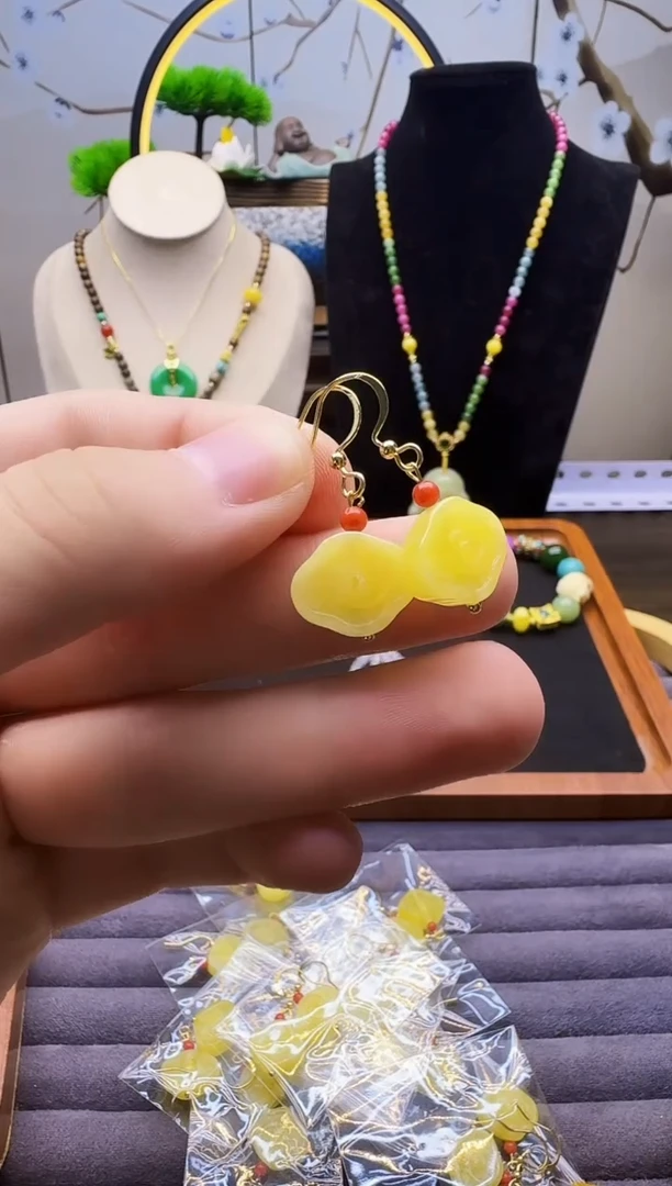 14K金镶嵌蜜蜡耳饰E03