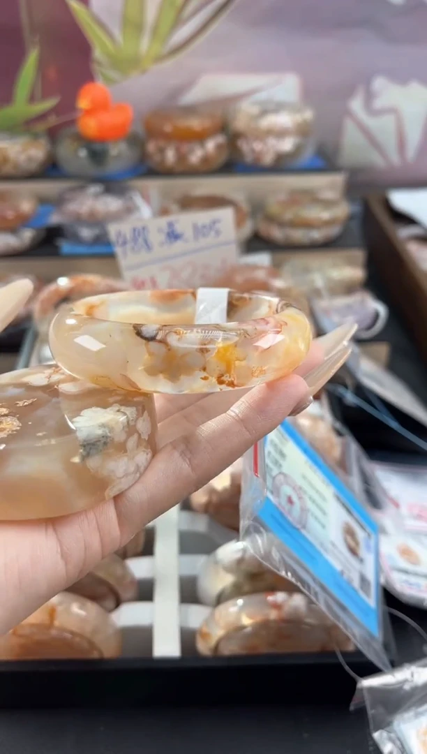 未镶嵌手镯石英质玉59