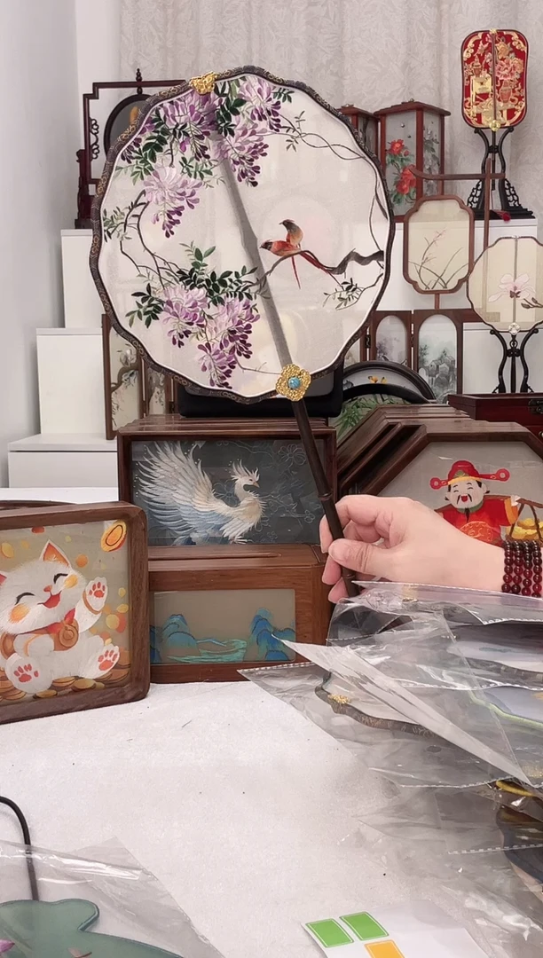 扇子苏绣作品手工团扇