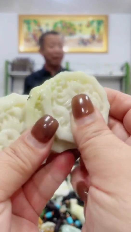 未镶嵌蛇纹石玉挂件      多样性发货发其中一件