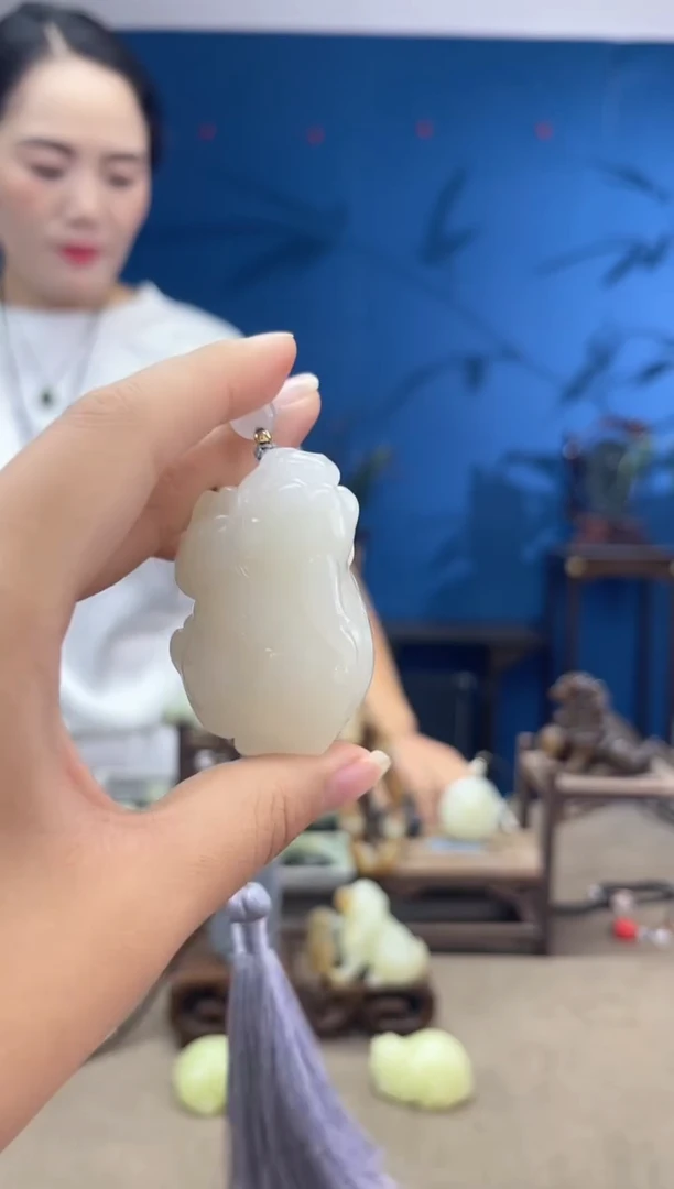 和田玉未镶嵌颈饰1