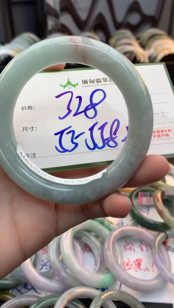 未镶嵌定制翡翠K***e毛货需精细抛光+多人