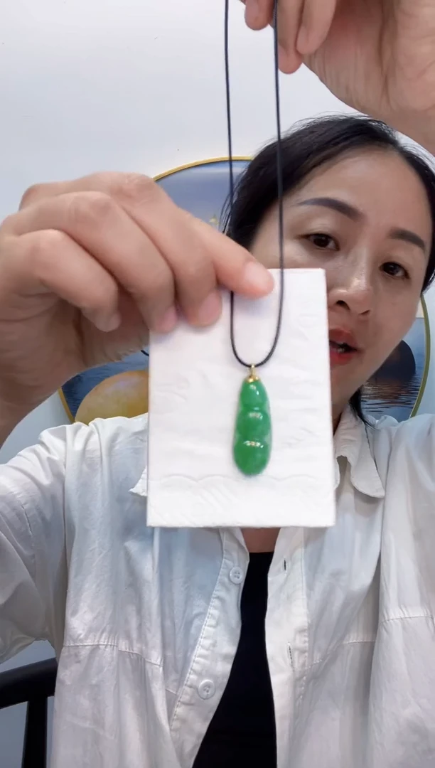 翡翠18K金镶嵌吊坠(不含链)800