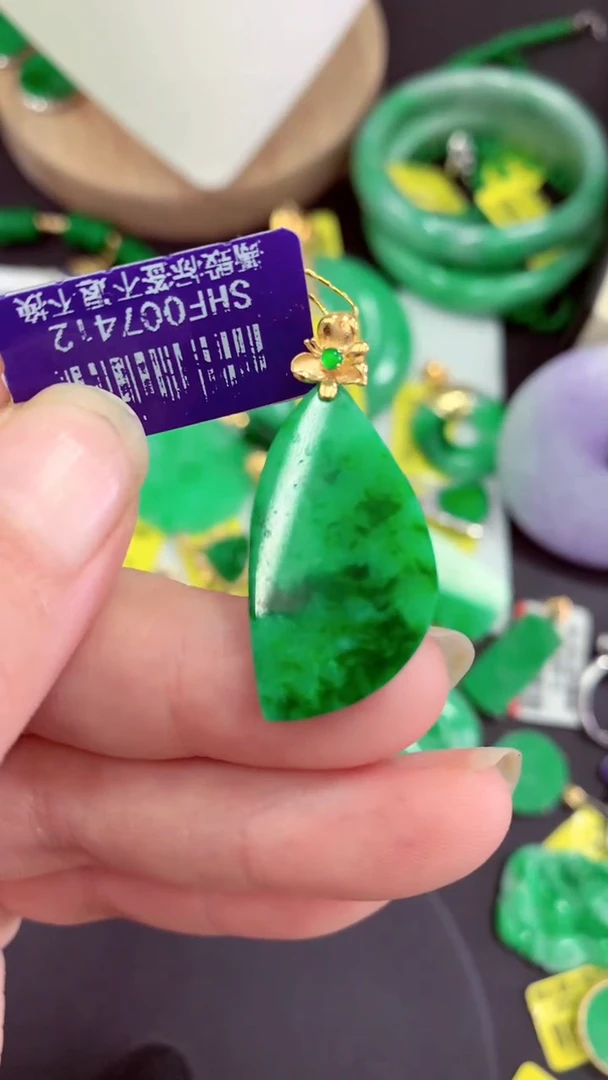 吊坠(不含链)18K金镶嵌翡翠挂件