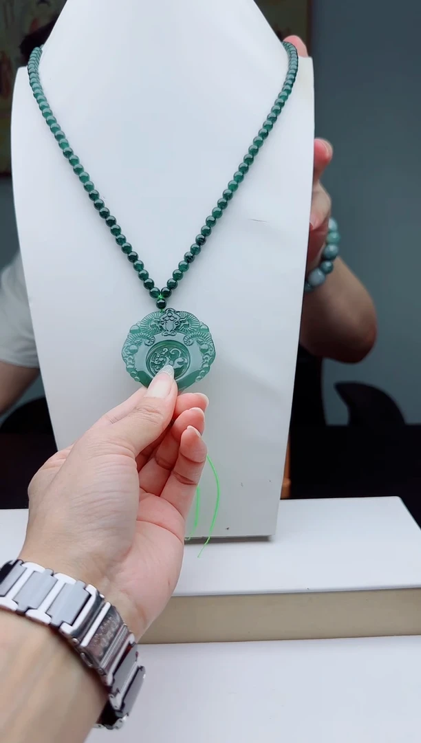 颈饰未镶嵌翡翠多样性发其一