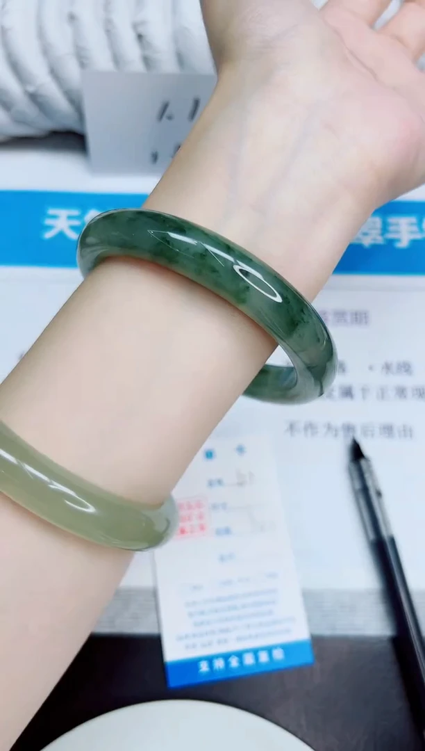 未镶嵌手镯石英质玉62/64.2