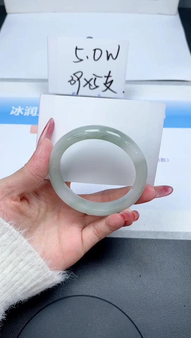 【闪购商品】石英质玉手镯未镶嵌192/56