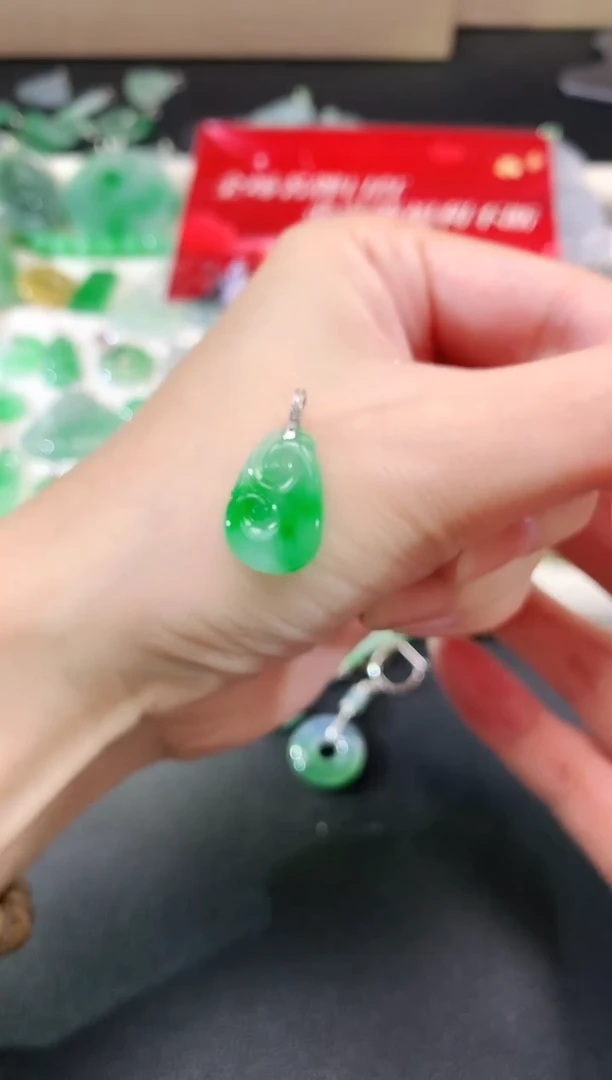 吊坠(不含链)18K金镶嵌翡翠如意|1980