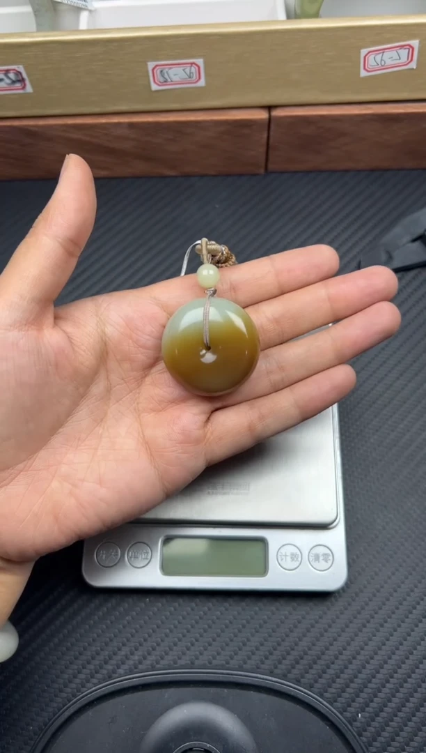 吊坠(赠链)未镶嵌和田玉若羌微色差平安扣K