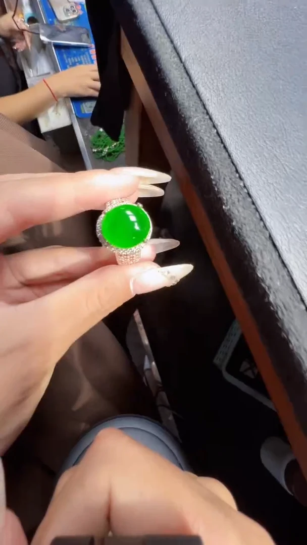 未镶嵌定制翡翠翡翠A货有轻微色差属于正常现象，多样性发货1
