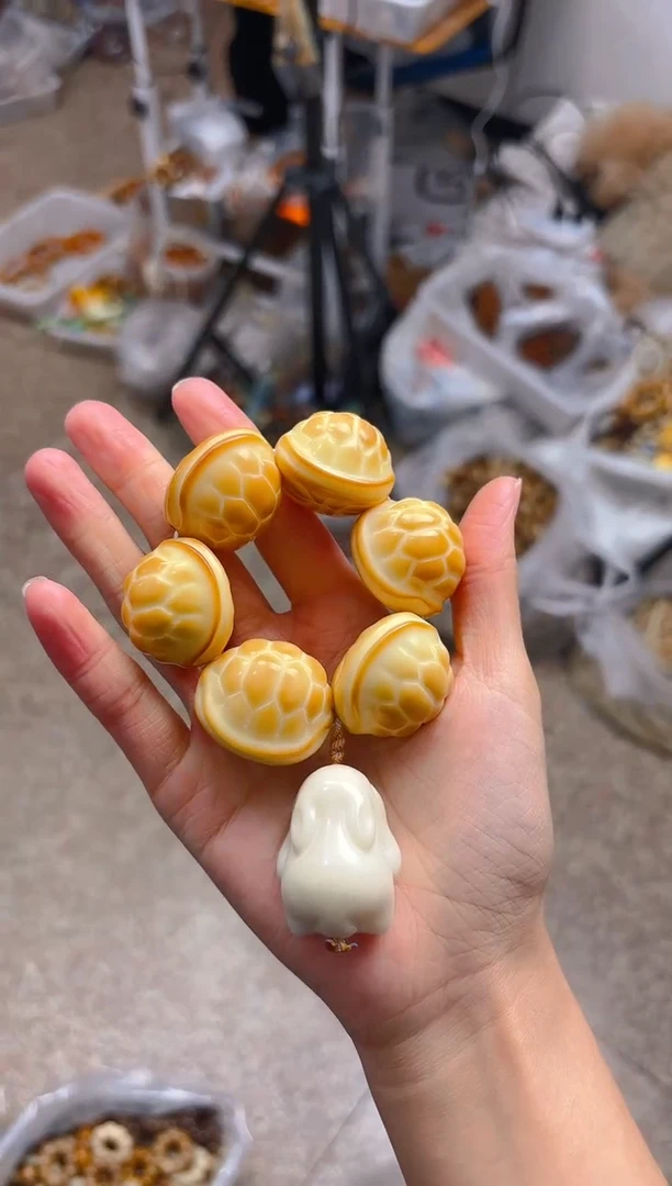 吊坠菩提根/象牙果超级大富甲手捻 白色趴趴兔 30+