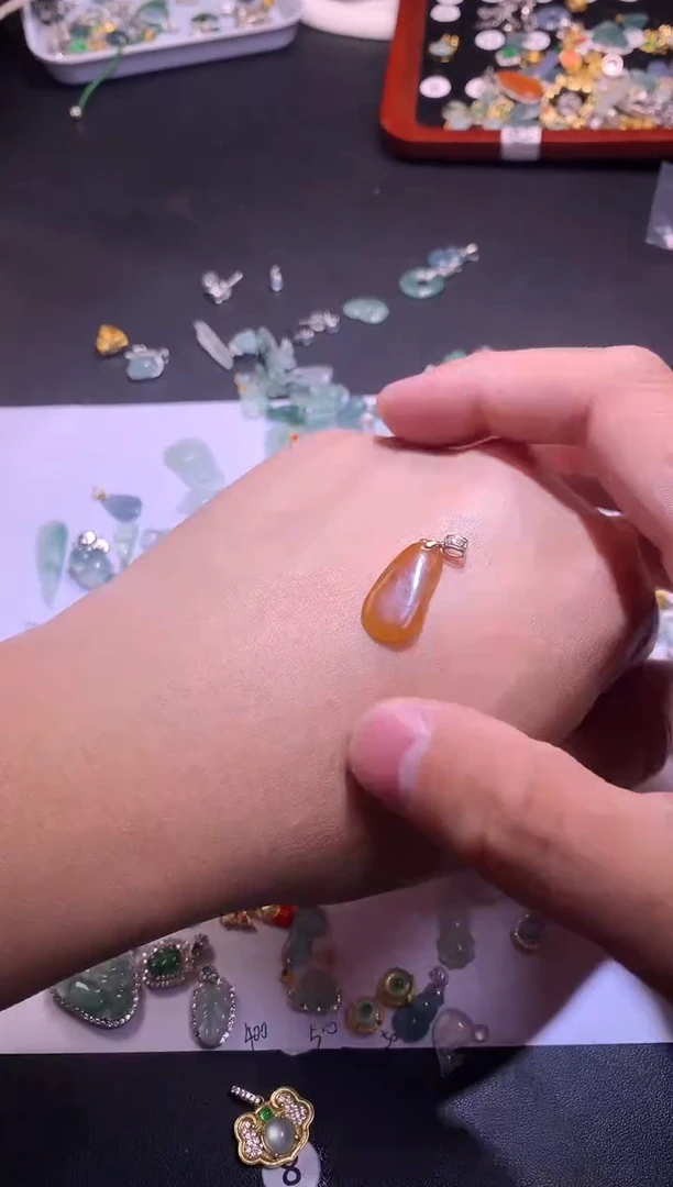 【闪购商品】翡翠吊坠(不含链)18K金镶嵌1111