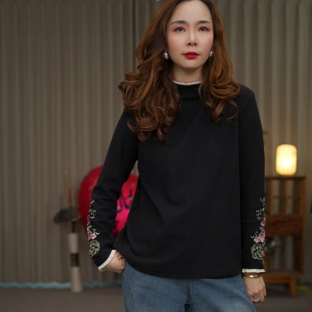 花璟与麻原创设计款袖口刺绣打底上衣（衣长60胸围106）