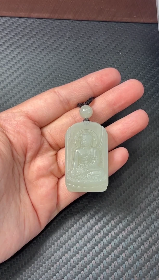 吊坠(赠链)未镶嵌和田玉且末微色差近矿吊坠