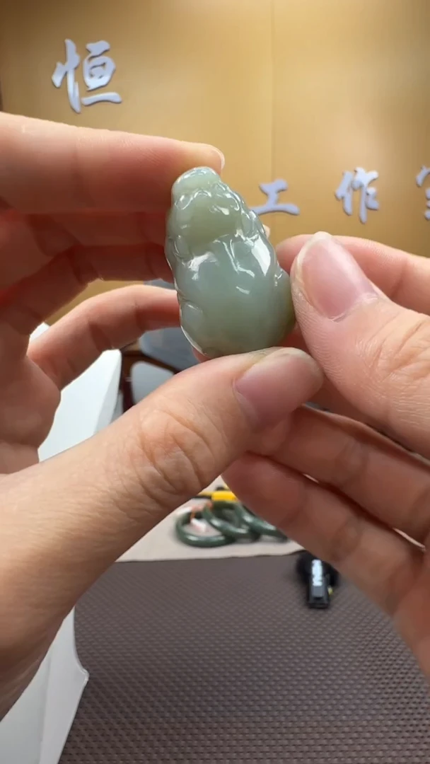 和田玉未镶嵌颈饰挂件