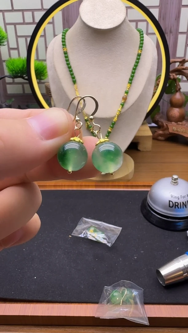 14K金镶嵌翡翠耳饰E96