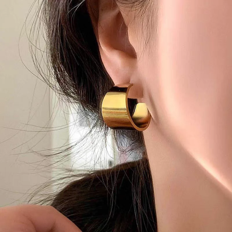 铜合金耳饰 a681张悦儿同款高级感亮面欧美个性时尚百搭耳饰