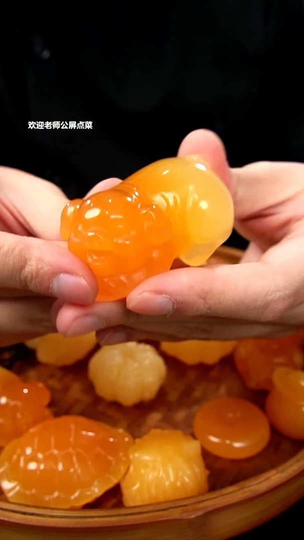 印尼石小猪手把件