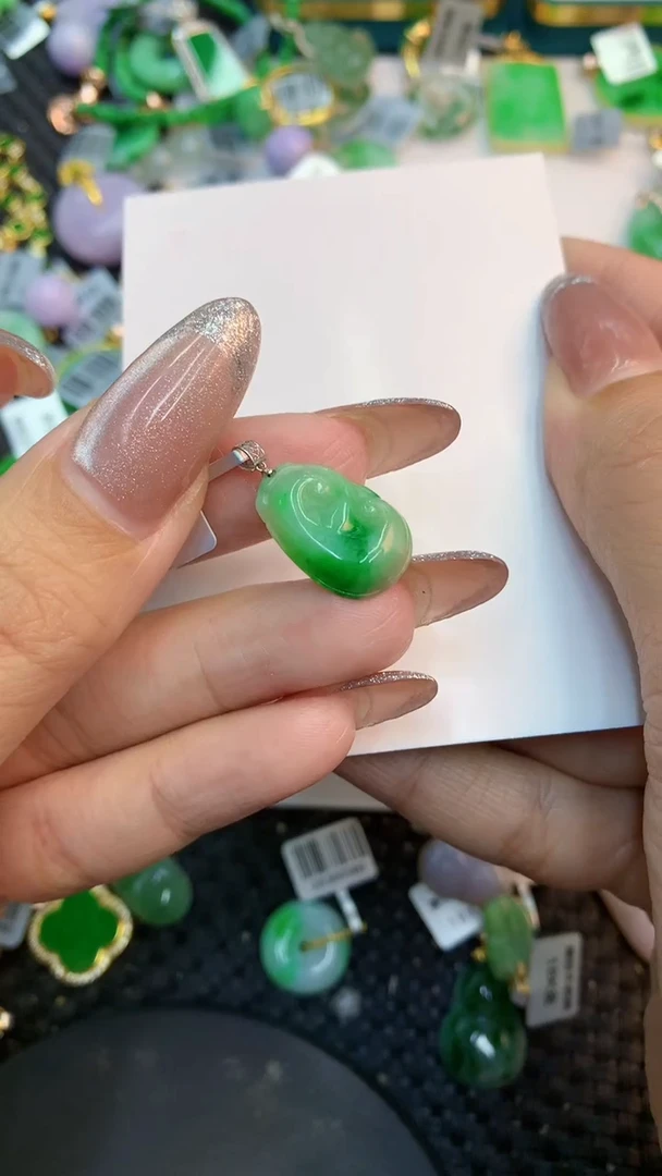 颈饰18K金镶嵌翡翠1