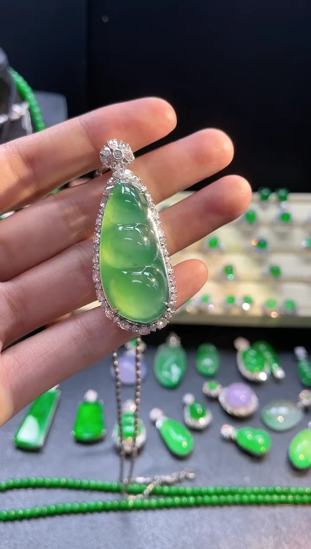 翡翠18K金镶嵌吊坠(赠链)吊坠