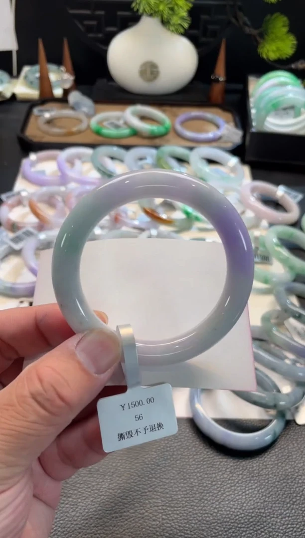 未镶嵌手镯翡翠84号 56圆条 有纹裂