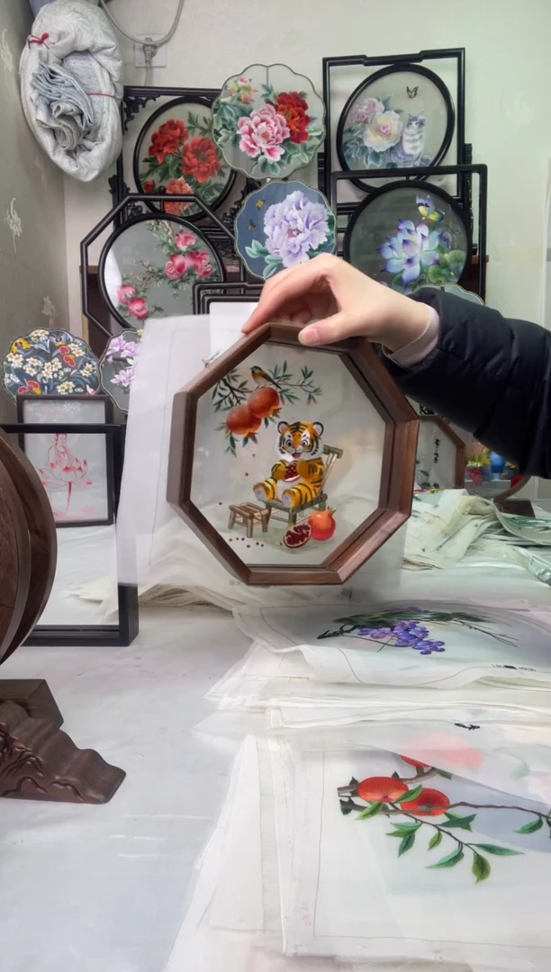 织绣木**l苏绣作品定制摆台