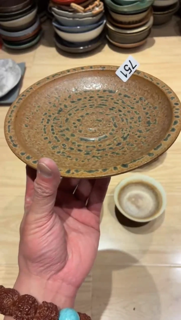 瓷片就*强751微瑕棕色手工浅盘1个
