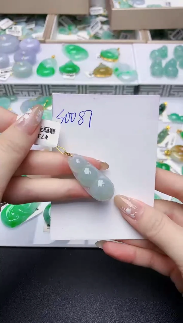 翡翠18K金镶嵌颈饰天然缅甸翡翠A货