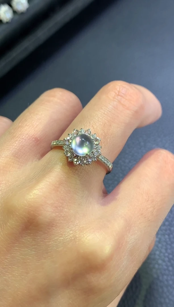 翡翠戒指18K金镶嵌蛋面戒指