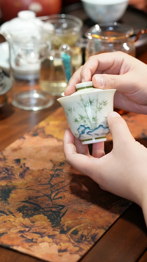 【闪购商品】手绘太湖竹石盖碗哈哈