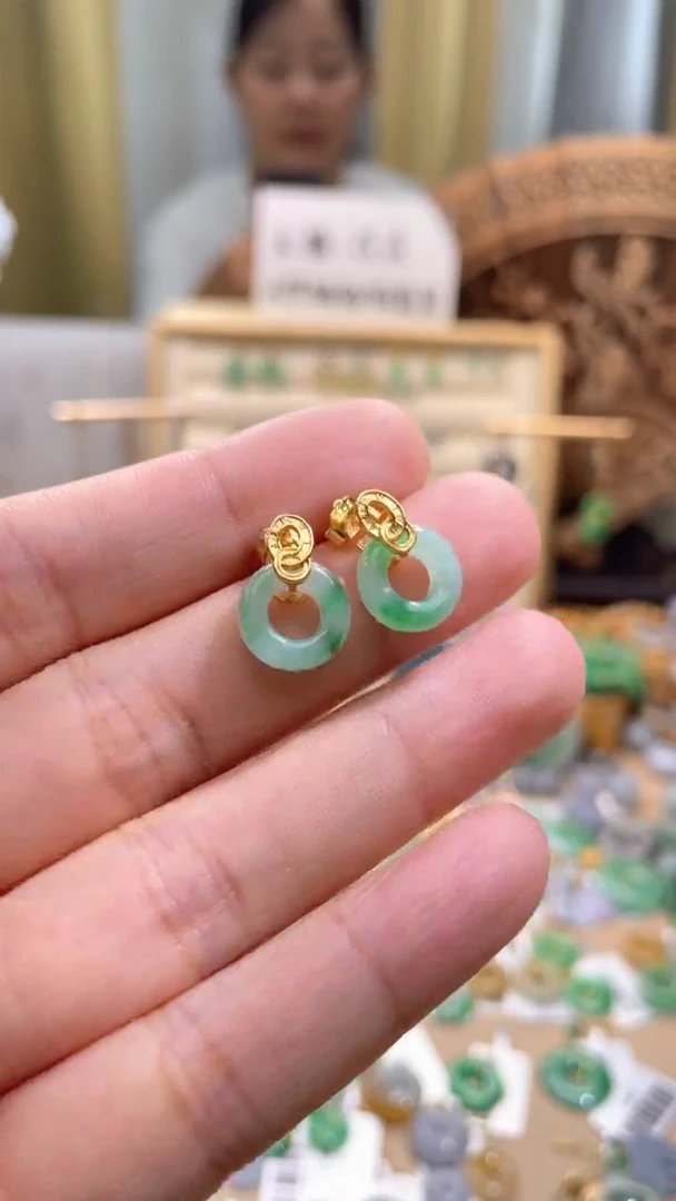 翡翠未镶嵌颈饰甜甜圈一对