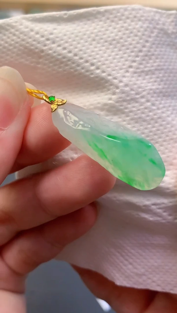 翡翠未镶嵌颈饰