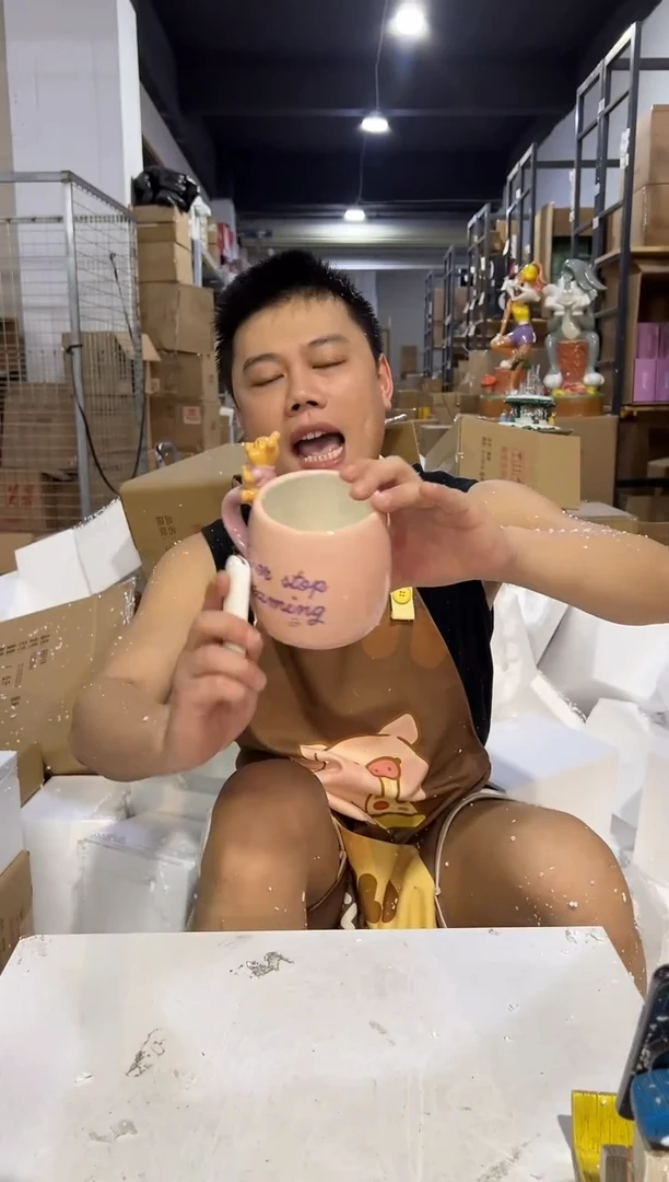 瓷片陶瓷粉色维尼水杯