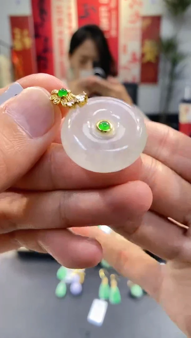 【闪购商品】翡翠吊坠(不含链)18K金镶嵌平安扣