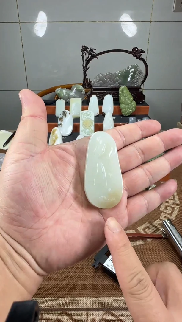 未镶嵌和田玉挂件和田玉观音