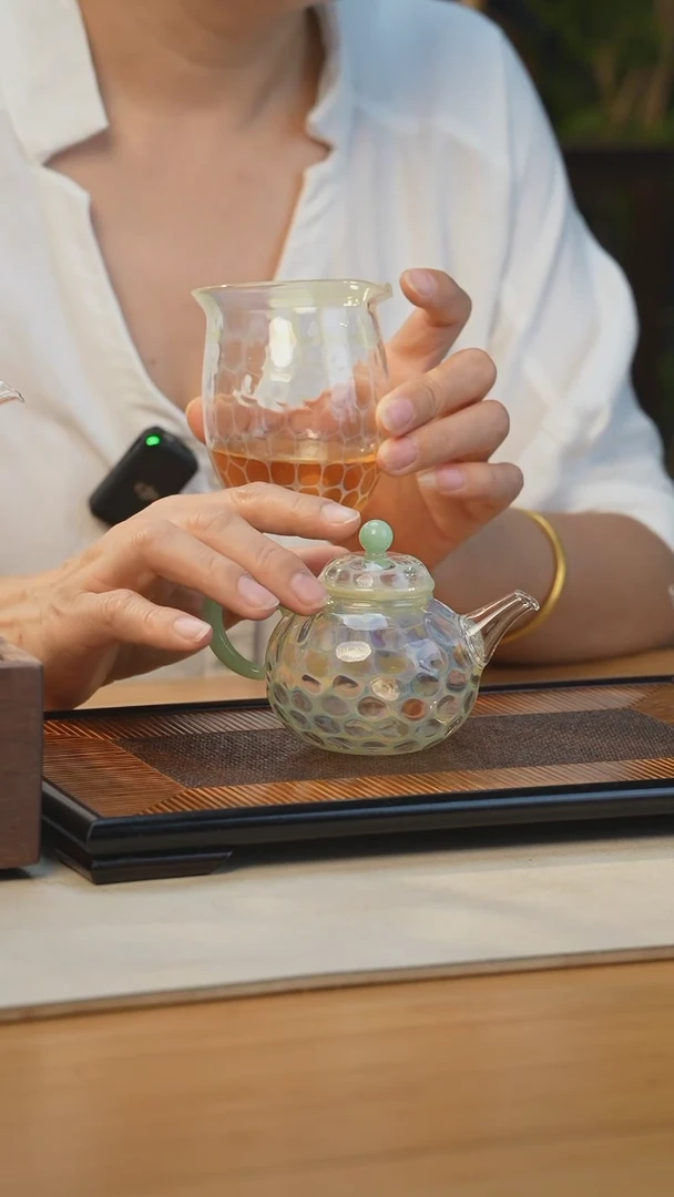 玉见熏银小茶壶