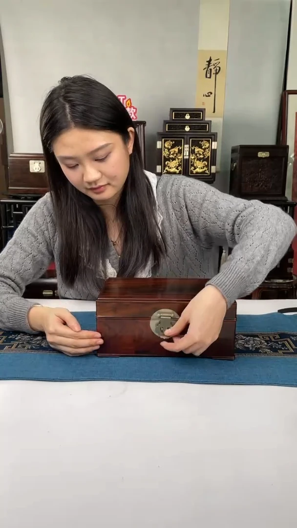 红酸枝木类端景台首饰盒