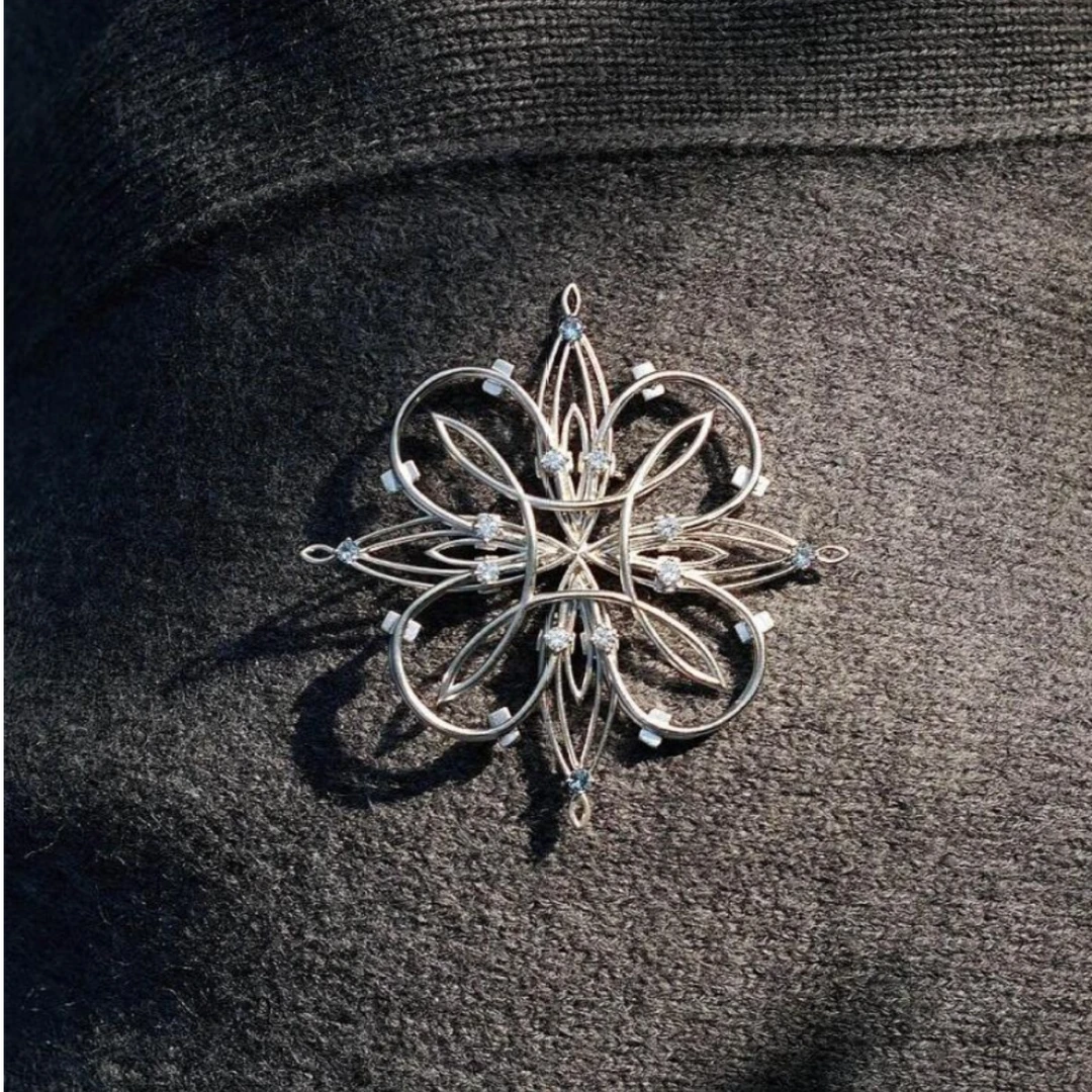 铜合金胸针 胸针十字花轻奢高级小众独特设计别针百搭时尚秋冬胸