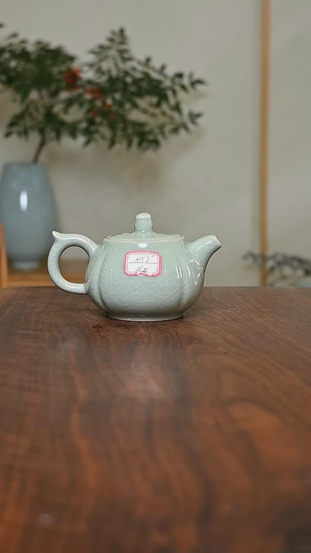 36#莲花壶 豆绿釉 微瑕 朱家汝窑款