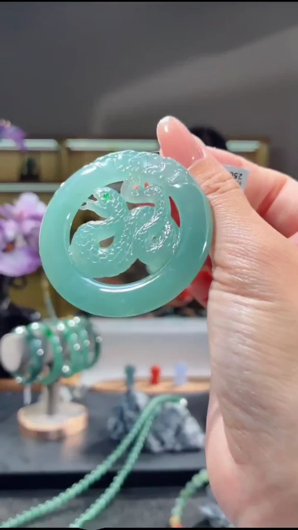 吊坠(不含链)未镶嵌翡翠蛇牌