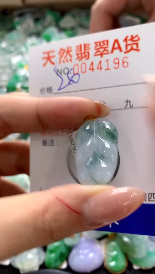 颈饰18K金镶嵌翡翠1111111111111111