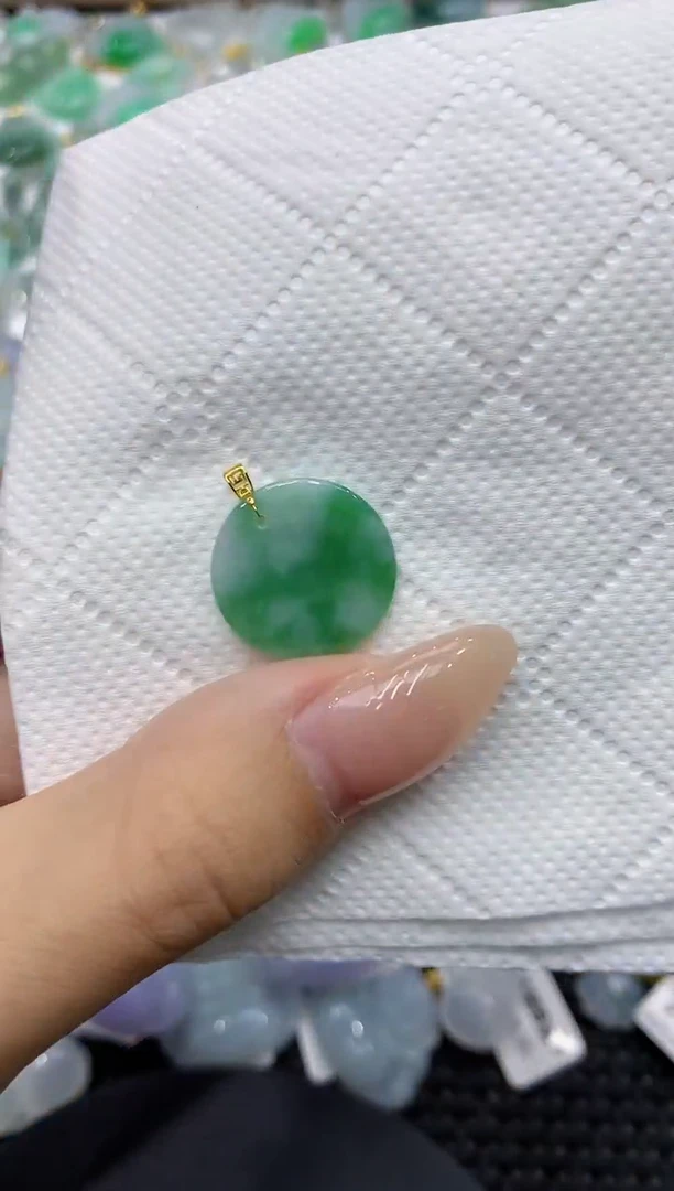 颈饰18K金镶嵌翡翠111111111111
