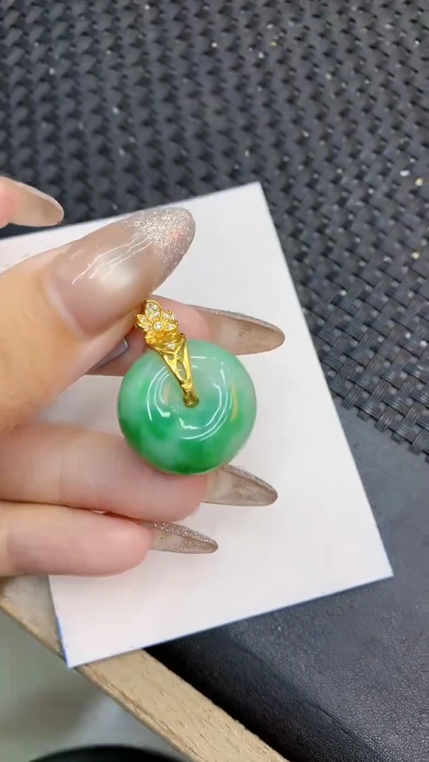 颈饰未镶嵌翡翠1