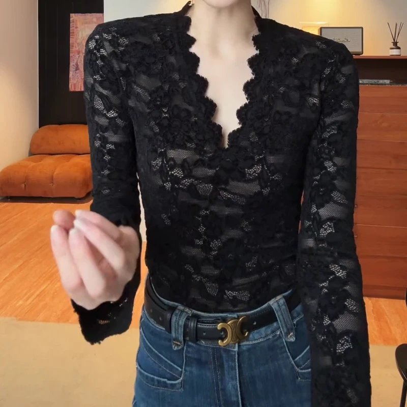 秋冬新款时尚内搭打底衫镂空百搭蕾丝加绒v领上衣LK2507895