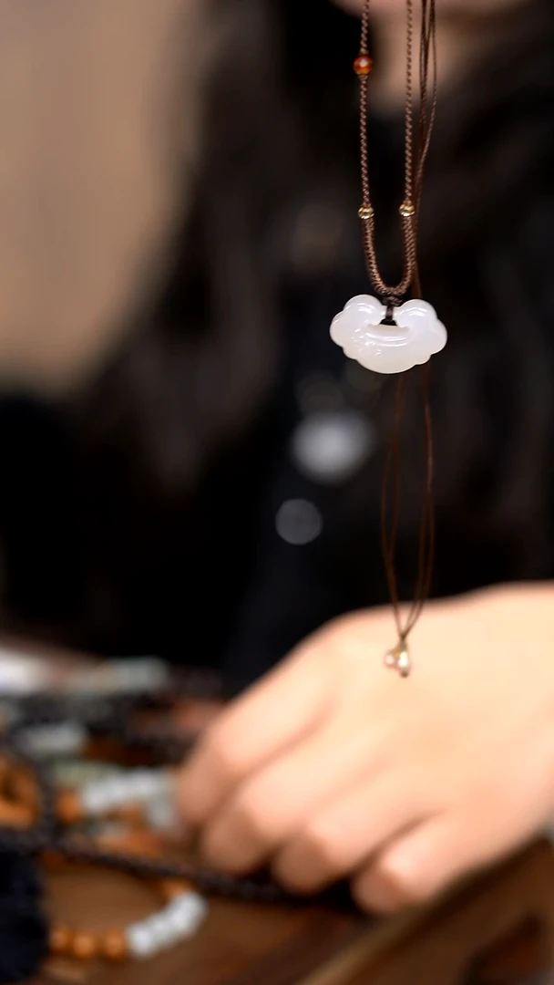 【闪购商品】和田玉颈饰未镶嵌祥云锁毛衣链