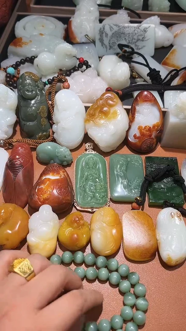 未镶嵌和田玉把件刘***。和田玉