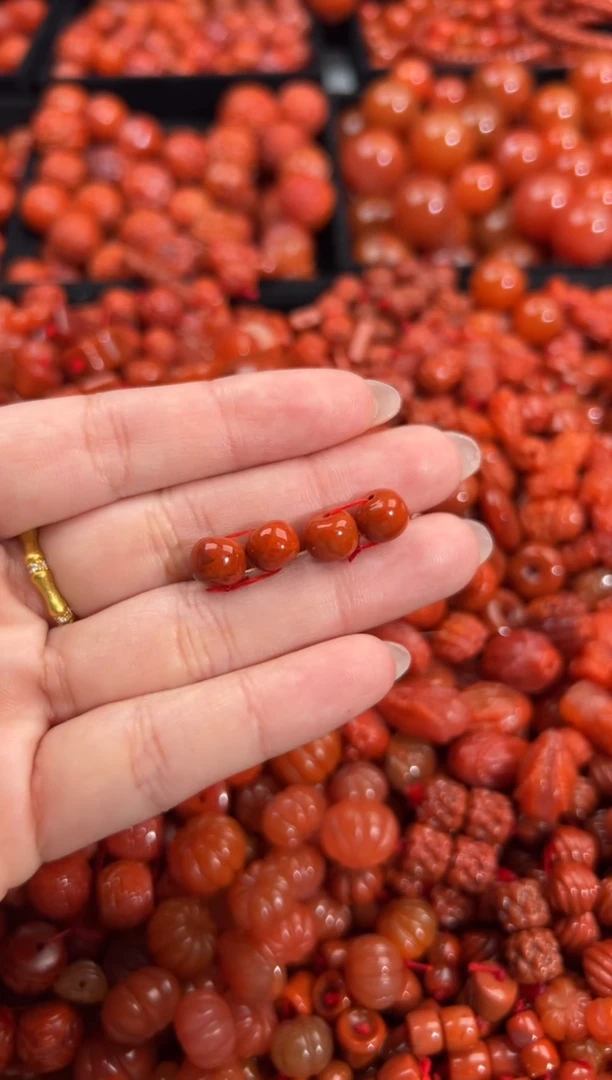 南红玛瑙未镶嵌颈饰1